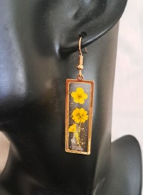 Avon Natural Dried Flowers Drop Earrings